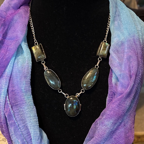 Elegant Silver and Blue Stone Necklace - Picture 1 of 5